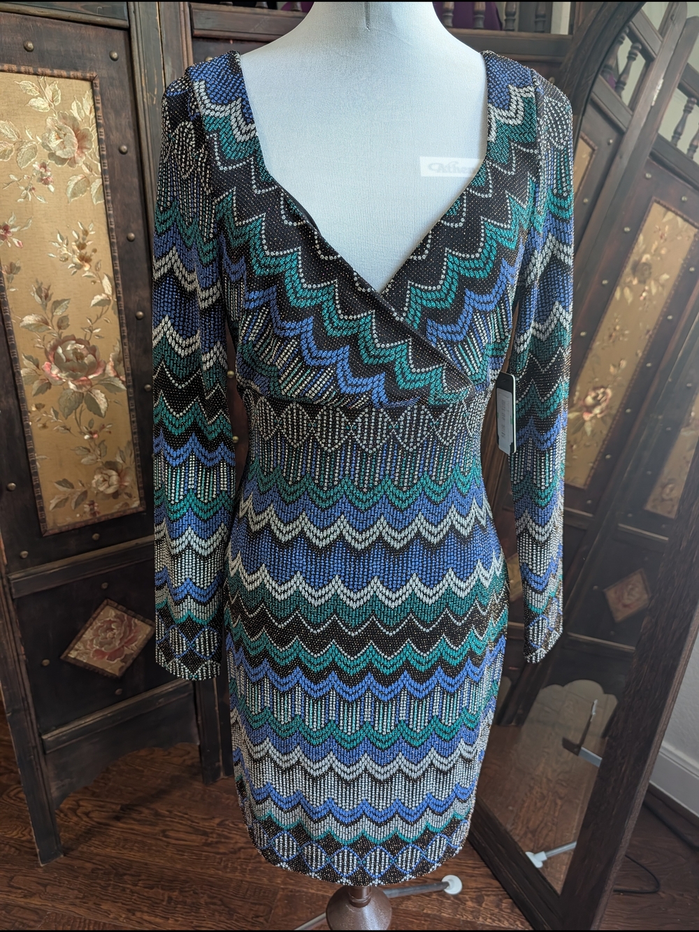 Guess NWT V-Neck Long Sleeve Dress Size 8 Blue Green Metallic Party Cocktail